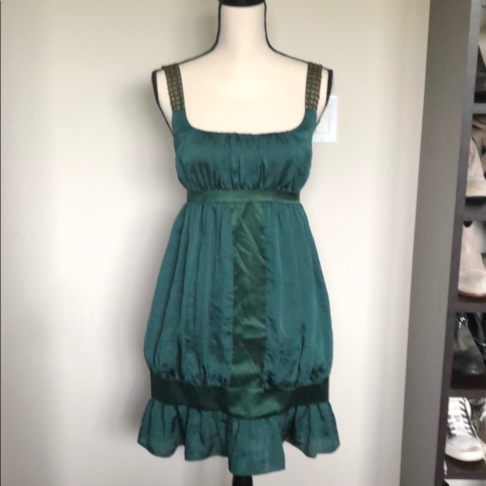 Green sleeveless Dress bronze sleeve detail